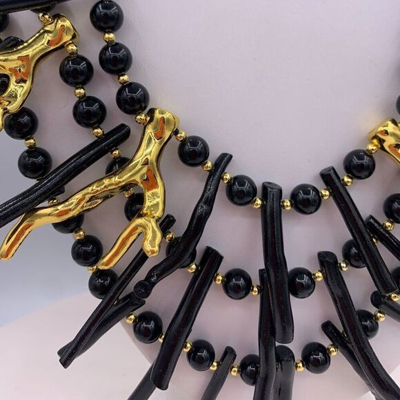 Necklace, new, triple strand, black coral, onyx beads, gold plated resin coral - Picture 7 of 15